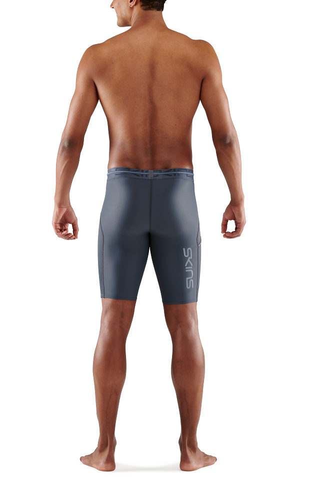 SKINS MEN'S COMPRESSION HALF TIGHTS 3-SERIES - CHARCOAL