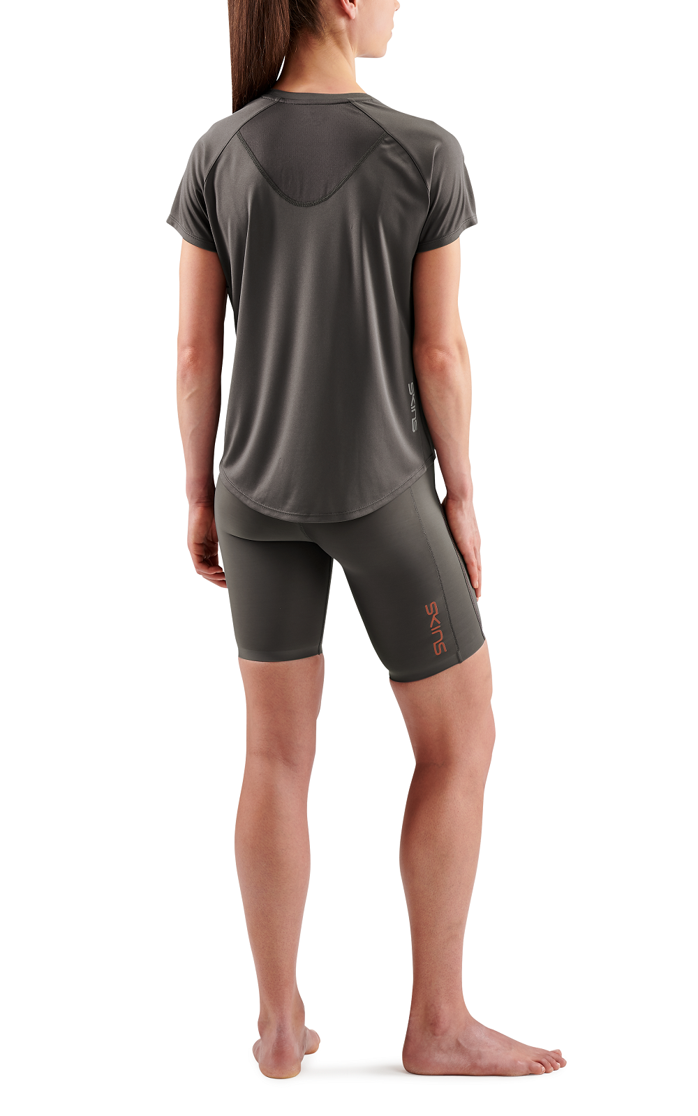 SKINS WOMEN'S ACTIVEWEAR SHORT SLEEVE TOP 3-SERIES - CHARCOAL